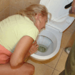 Verwandte Geschichte: Natursektspiele in der Zugtoilette mit einer reife Verwandte Geschichte: Natursektspiele in der Zugtoilette mit einer reife